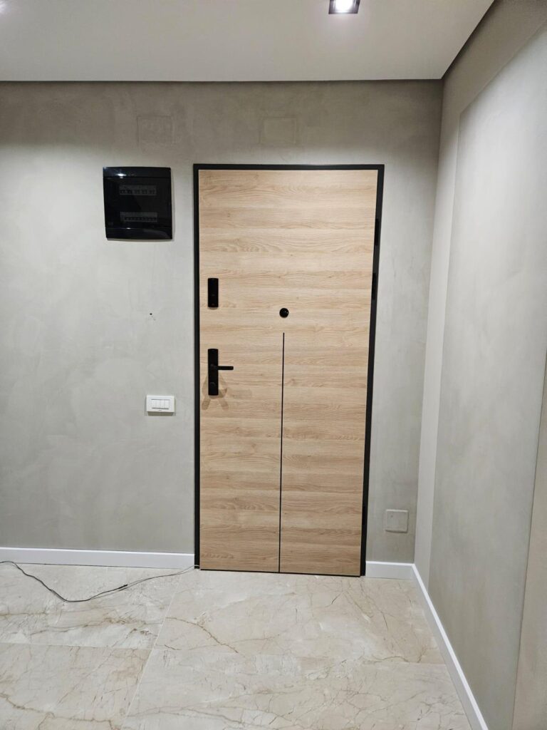 Ușă de intrare în apartament Ușă de apartament Extreme RC3 — montaj Pro Casa Doors