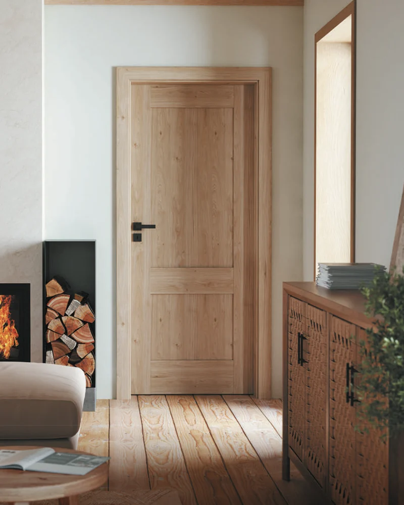 Ușă Porta Craft C.2 în Hickory Deschis Jackson, cu casete, lângă un șemineu cu lemne
