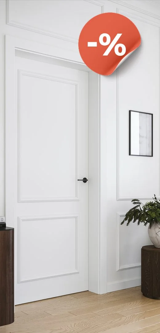 Ușa de interior AER P.3 din seria Porta 4 Elemente, albă, cu casete, într-un hol luminos